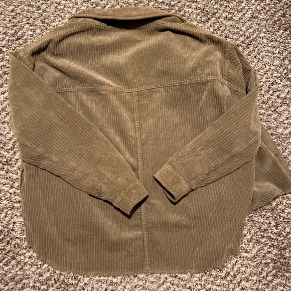 ZARA BUTTON UP - Picture 3 of 3